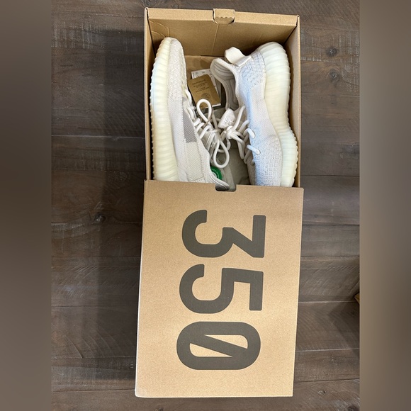 NWT and Box adidas Yeezy Boost 350 V2 'Bone' - US Size: 6 - Picture 6 of 10